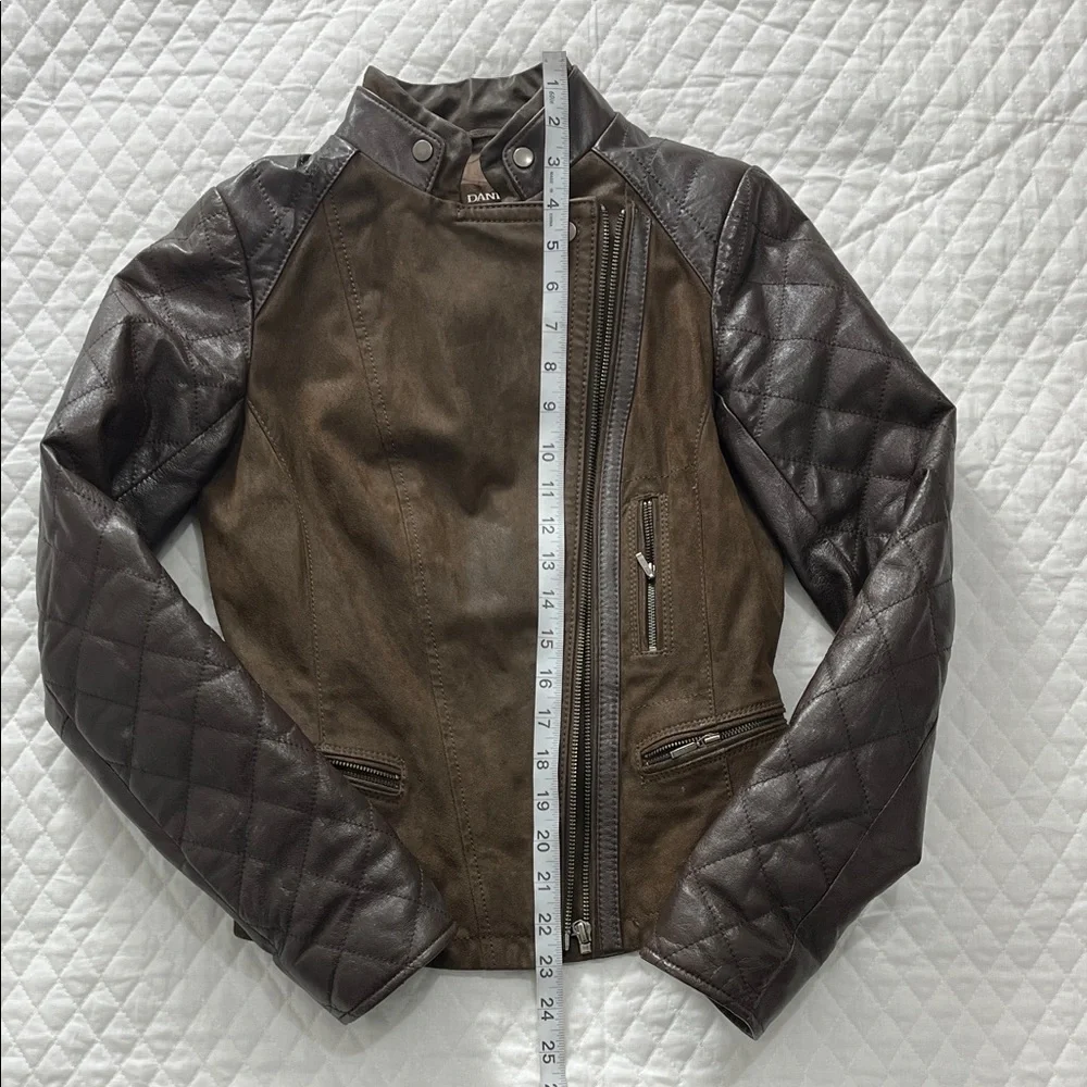 Danier Genuine Leather Two-Tone Jacket with Quilted Sleeves•Size 3XS• - Picture 9 of 9